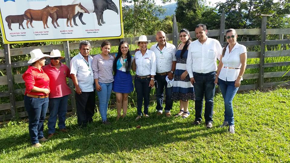 15 03 14 viceministra de turismo recorrio el sendero ecolgico 04